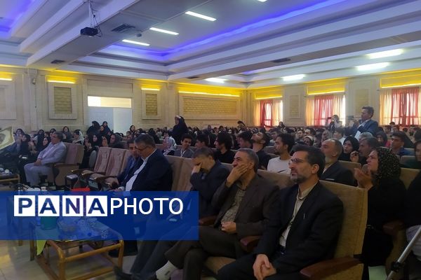 آئین تجلیل از ۱۶۵ دانش آموز برتر در کنکور سراسری در شهرستان اسلامشهر