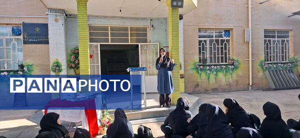 برگزاری جشن عاطفه ها در دبیرستان فرزانگان دوره ی اول 