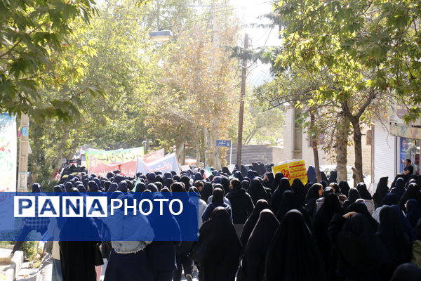 حضور پرشور دانش آموزان محلاتی در راهپیمایی 13 آبان 