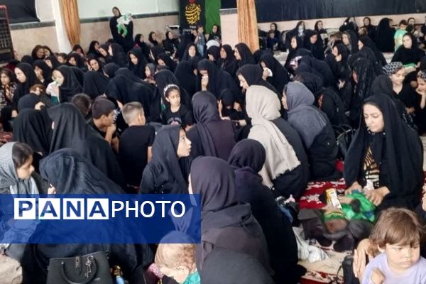 اجتماع بزرگ مردم شهر تیتکانلو در مراسم شیرخوارگان حسینی