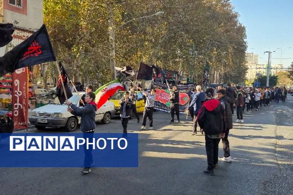 نوجوانان فاطمی از دبیرستان تا مسجد جامع