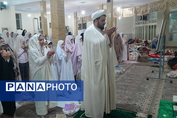 لحظات نورانی اعتکاف و نماز جماعت در مسجد امام حسن عسگری(ع)