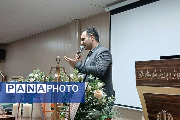 گردهمایی‌ دانش آموزی در هفته کتاب و کتابخوانی