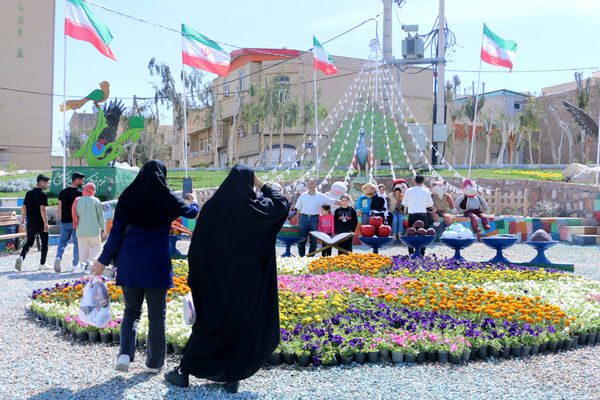 خدمات‌رسانی ستاد تسهیلات و راهنمای زائران نوروزی در قم