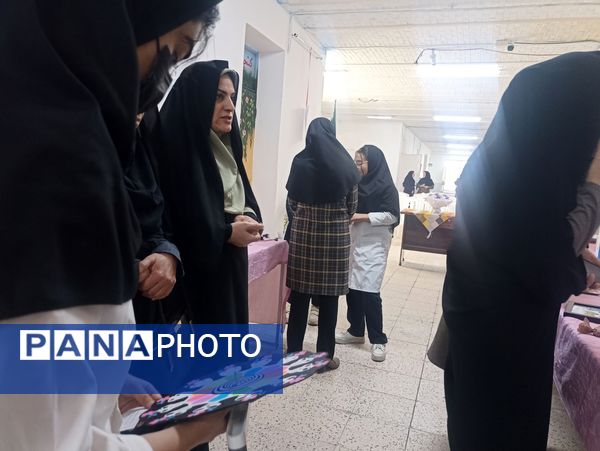 بازدید از نمایشگاه دست سازه هنرستان فنی و حرفه ای دخترانه فلسطین 