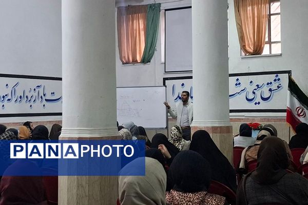 جلسه آموزش سوادرسانه‌ای در دبیرستان ولیعصر ناحیه یک شهرری