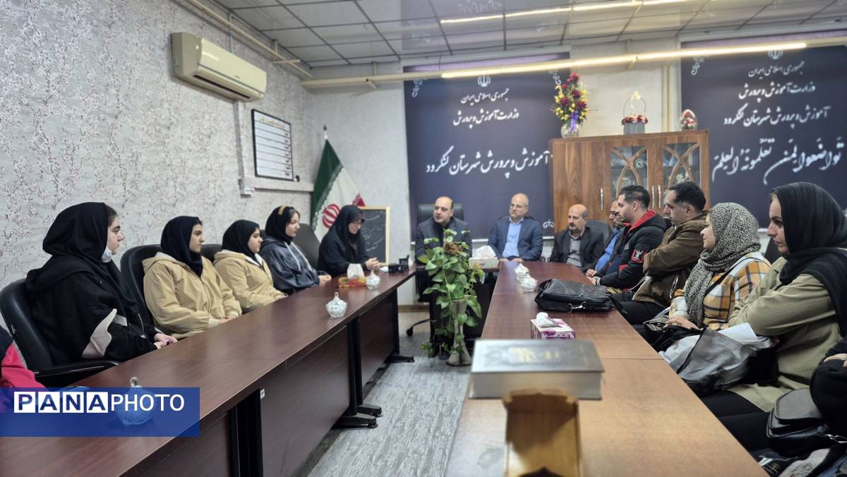 درخشش دختران کتاب‌نوش لنگرود در مسیر همایش کشوری