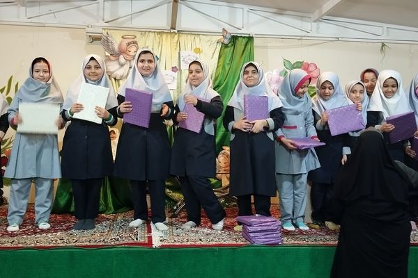 مراسم جشن ولادت حضرت رقیه (س) و تجلیل از دانش‌آموزان برتر آموزشی و پرورشی دبستان شاهد حاج تقی آقا بزرگ مشهد