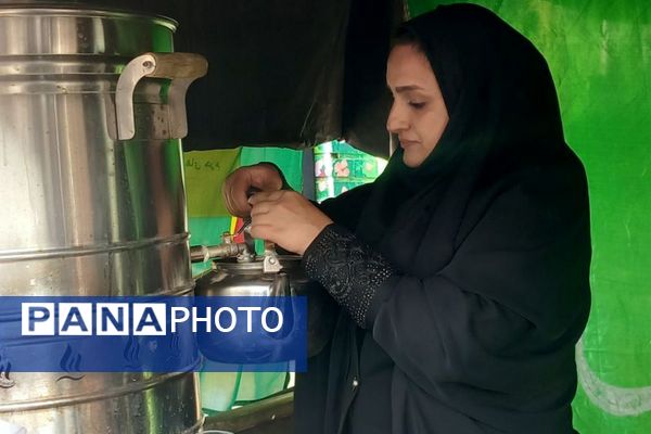 سوگواری فرهنگیان و دانش‌آموزان شهرستان قرچک در مدرسهٔ متوسطه اول بنیاد پانزده خرداد 