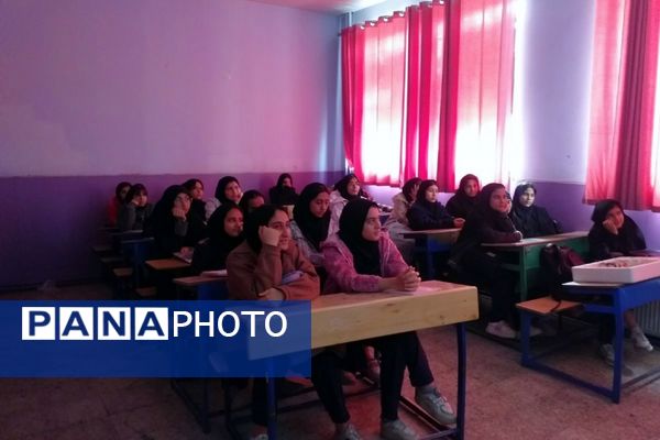  کارگاه‌های علمی و پژوهشی در مدرسه شهید همت شهرستان ملارد 