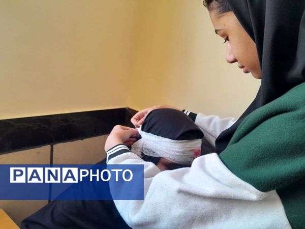 مانور زلزله در دبیرستان مادرمهربان خلیل آباد