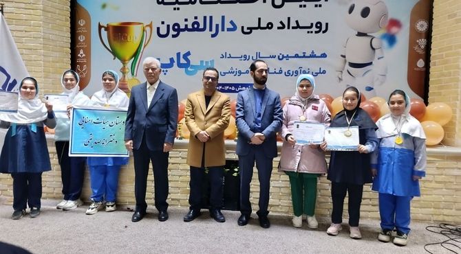 درخشش و کسب مدال ‌طلا‌ و برنز دانش‌آموزان ملاردی در رویداد فناوری‌آموزشی سی‌کاب