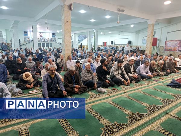 حضور دانش‌آموز خبرنگاران پانا در نماز جمعه به مناسبت روز خبرنگار