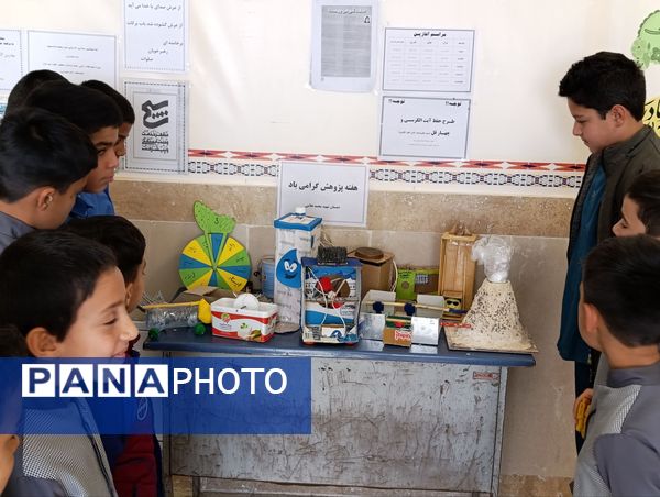 نمایشگاه پژوهش و فناوری در مدرسه شهید غلامی خلیل آباد