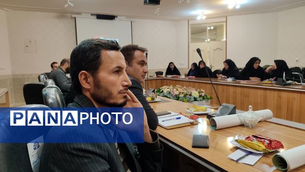 نشست تبیین برنامه‌های حوزه پرورشی آموزش‌ و پرورش بن