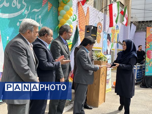 آیین نواختن زنگ مهر در آموزشگاه استثنایی ایثار ناحیه دو مشهد 
