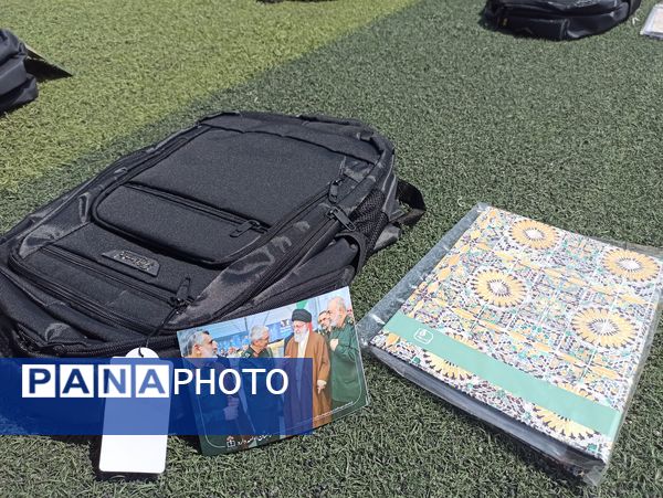 توزیع ٥٠٠ بسته کیف و لوازم التحریر میان دانش‌آموزان نیازمند در آموزش و پرورش ناحیه 3 شیراز