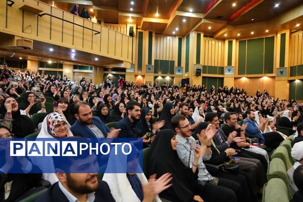 جشن بزرگ ازدواج دانشجویی در دانشگاه آزاد اسلامی واحد کرج