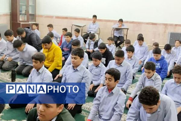 طنین «یا فاطمه(س)» در مدرسه شهید چمران؛ مراسم عزاداری و نماز جماعت به یاد بانوی دو عالم