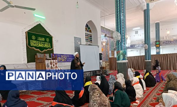 لحظاتی شاد از اعتکاف دانش‌آموزی با حضور نویسندگان و فرهیختگان یزد 