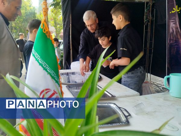 برپایی موکب دانش‌آموزی در روز اربعین حسینی در فاروج