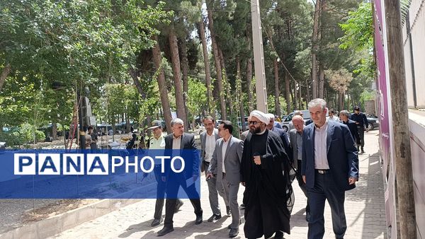 بازدید معاون وزیر گردشگری کشور از نمایشگاه جشنواره تاک پلو خلیل آباد 