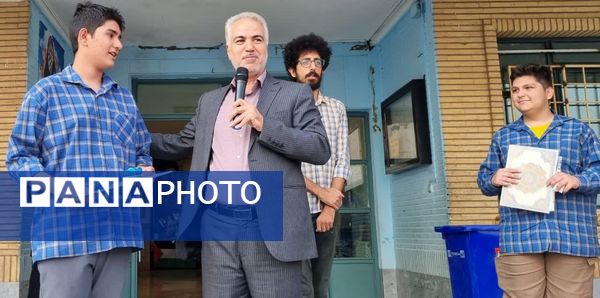 تقدیر از دانش‌آموزان افتخار آفرین در رقابت‌های جشنواره خوارزمی و کارهای پژوهشی