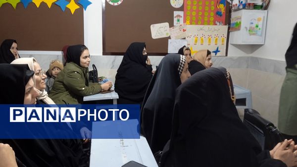 جلسه انجمن اولیا و ارائه کارنامه های هشدار به والدین در مدرسه شهید نجفی فدافن