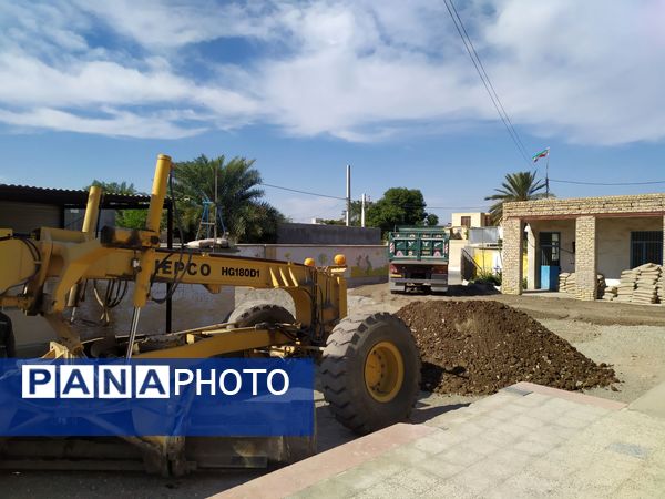 بهسازی کف مدارس خاکی رودان با همت خیرین و گروه‌های جهادی