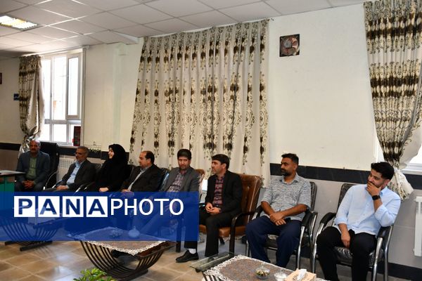 حضور امام جمعه، فرماندار و مدیر آموزش پرورش مه ولات در مدارس شهرستان