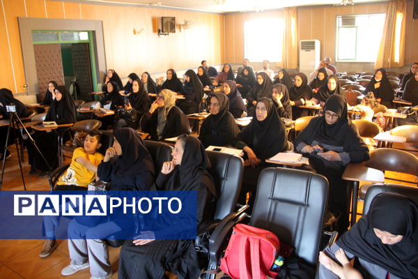 دوره توانمند سازی سرگروه های اجتماعات یادگیری 