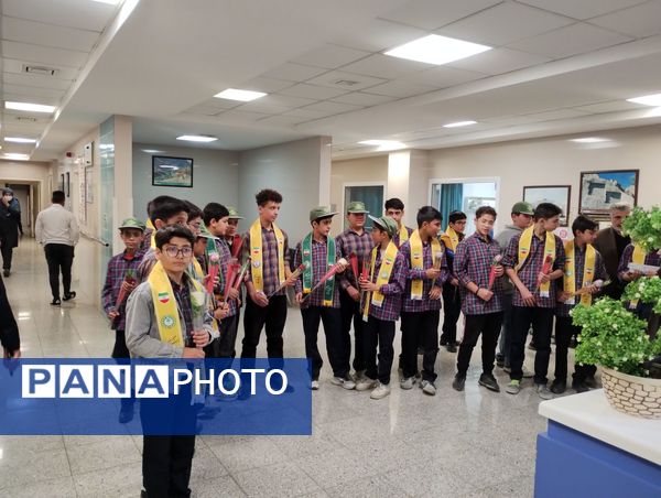 دانشآموزان پیشتاز همدانی، بهارِ میلاد حضرت زینب (س) را با تجلیل از پرستاران بیمارستان بعثت جشن گرفتند