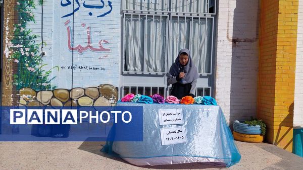  تجلیل از همیاران مشاور دبیرستان نمونه دولتی مهرورزان