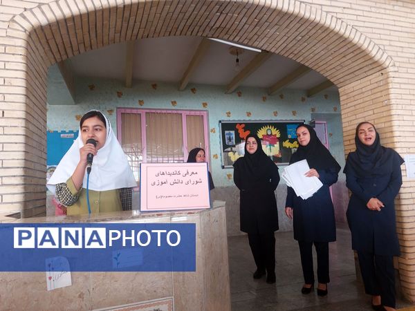 برگزاری انتخابات شورای دانش‌آموزی در مدرسه حضرت معصومه(س) حاجی‌آباد