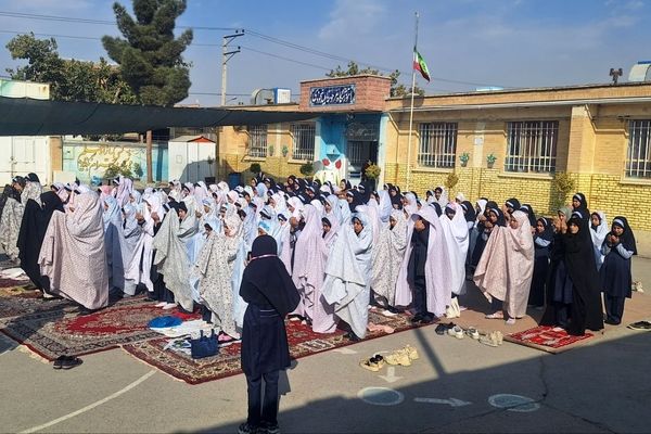 اقامه نماز باران  در دبستان ناهید نخودی 