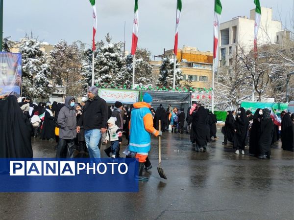 مردم مشهد در ۲۲ بهمن حماسه‌ای دیگر آفریدند