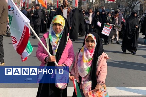 حضور اقشار مختلف شهرری در جشن پیروزی انقلاب 