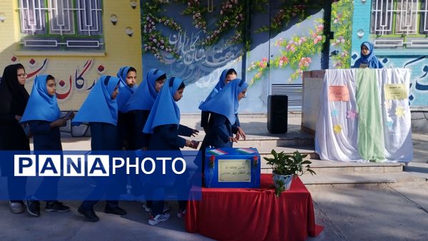 جشن عاطفه ها در مدرسه فرهنگ شهرستان خلیل آباد 