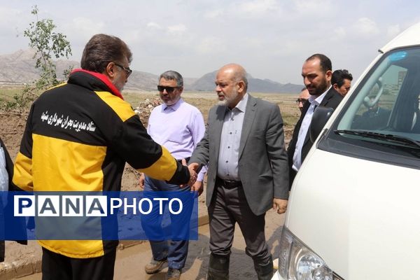 بازدید وزیر کشور از روند بازگشایی و خدمت‌رسانی در مناطق سیل‌زده مشهد