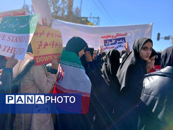 حضور پرشور فرهنگیان و دانش‌آموزان چاراویماق در یوم‌الله  ۱۳ آبان