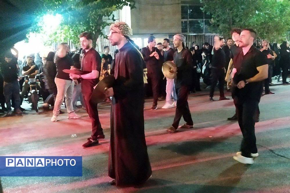 همه پیشوا یک هیئت؛ خروش دستههای عزاداری در شبهای محرم