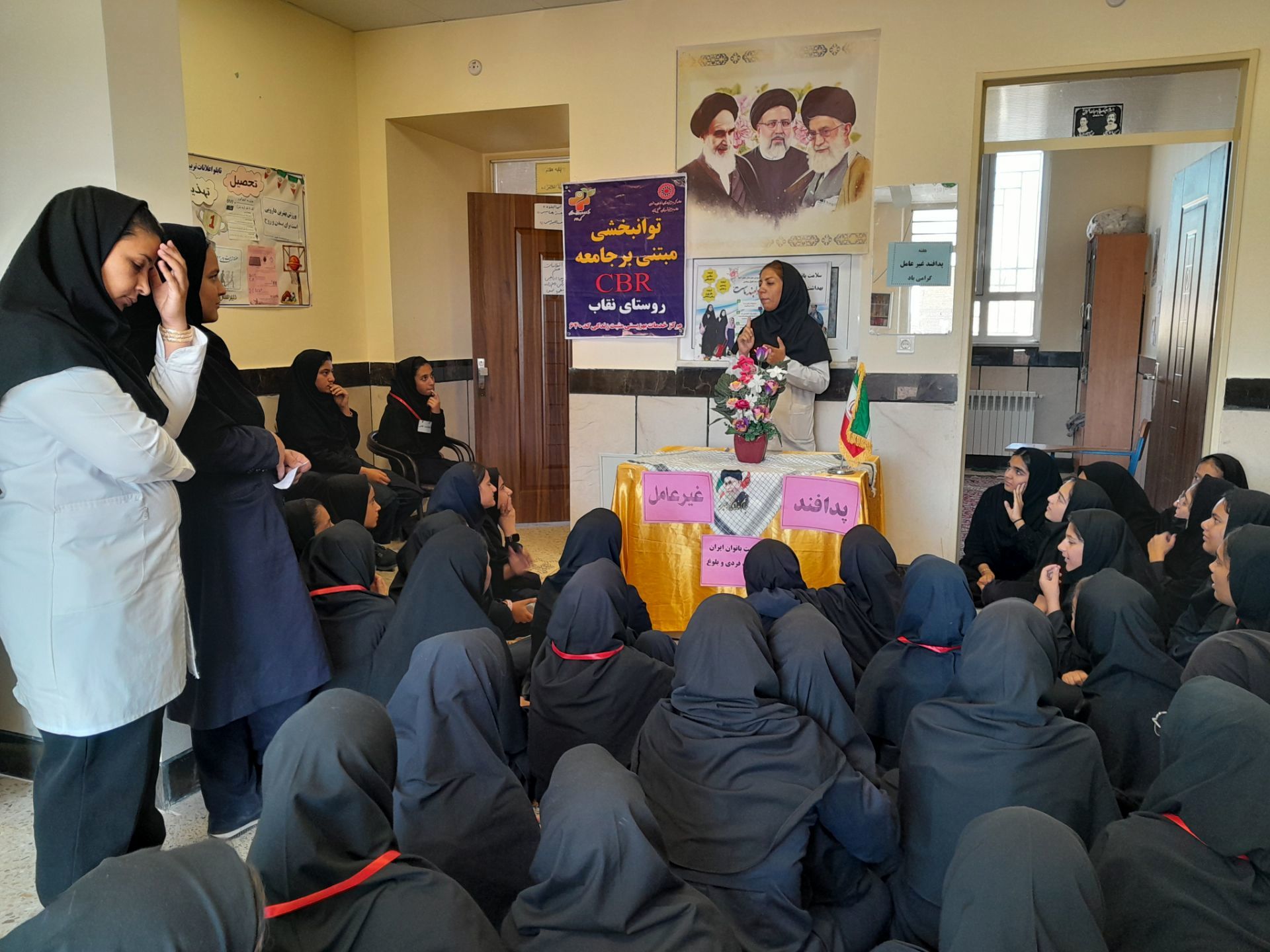 جلسه توجیهی  سلامت بانوان در دبیرستان مادرمهربان خلیل آباد