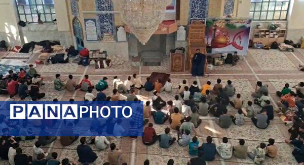 اعتکاف دانش آموزی در کاشمر