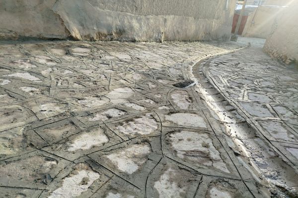 اجرای پروژه سنگ فرش روستای گزکوه 