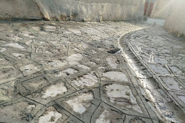 اجرای پروژه سنگ فرش روستای گزکوه 