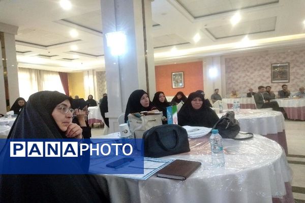 دوره و کارگاه تعاملی مربی، راهبر نسل جدید در مشهد