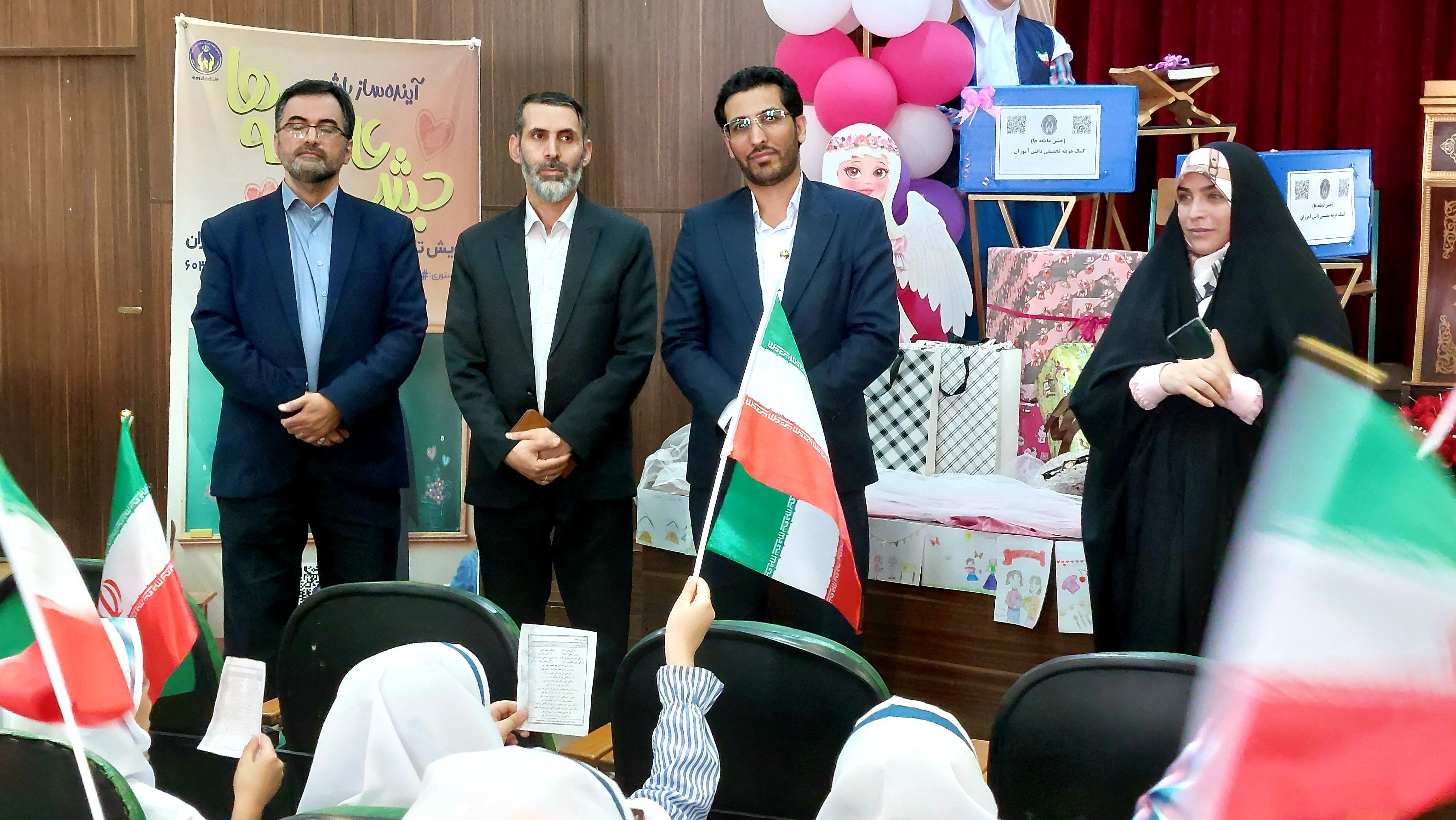 همدلی برای آینده‌سازان؛ جشن عاطفه‌ها در مدرسه امام حسین (ع)منطقه ۵ برگزار شد