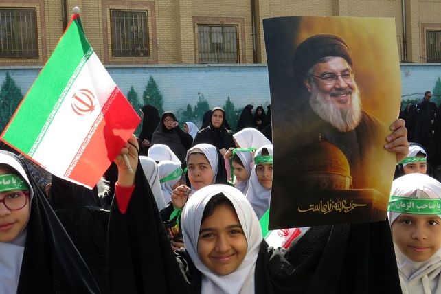 تجلی اتحاد دانش‌آموزان اسلامشهر در ۱۳ آبان