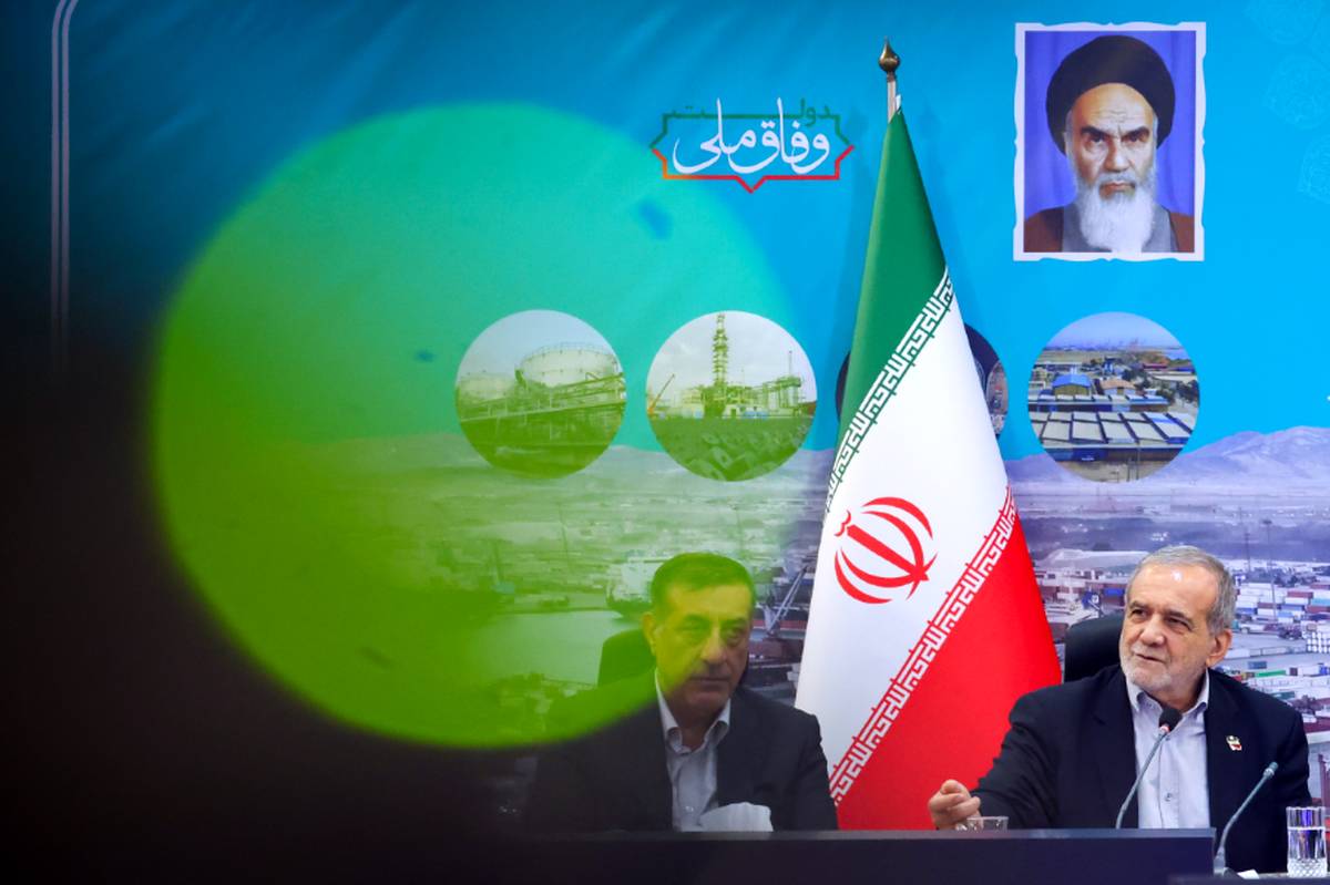 رئیس‌جمهور: هیچ توجیهی در برابر نارضایتی مردم پذیرفتنی نیست/ باید با تمام توان تلاش کنیم