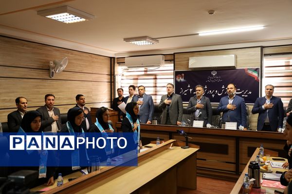 دیدار معاون پرورشی و فرهنگی وزارت آموزش و پرورش با نمایندگان دختر تشکل‌های دانش‌آموزی شیراز